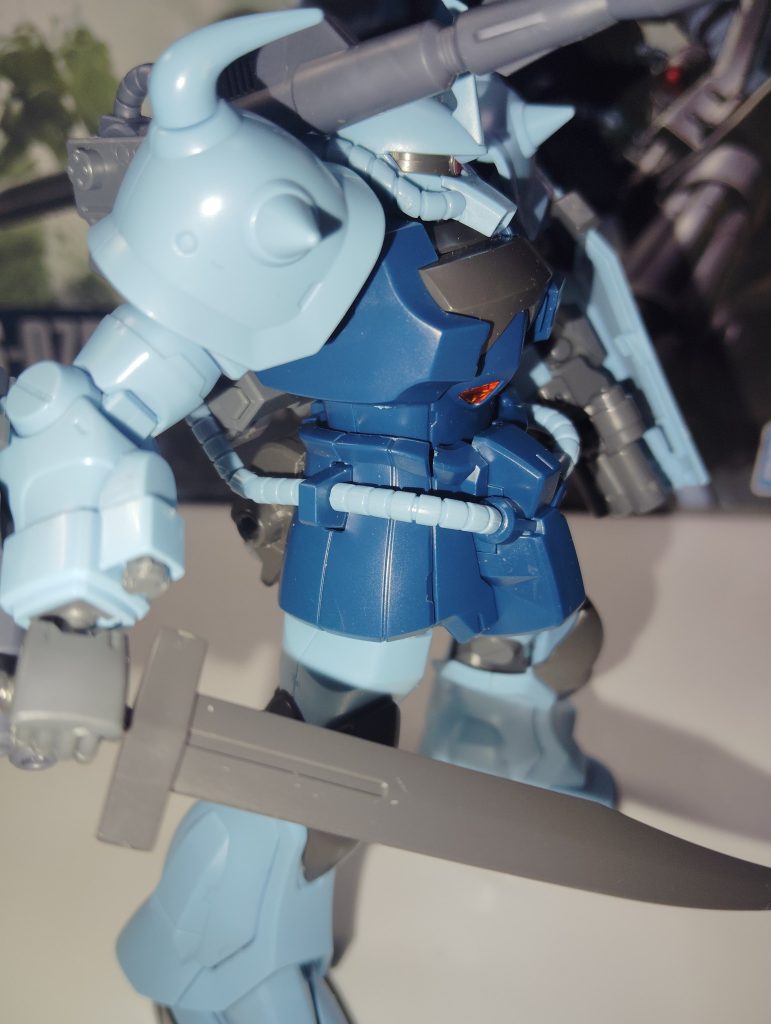 弾が切れたらヒートソード持って元のグフ同様白兵戦が可能です。