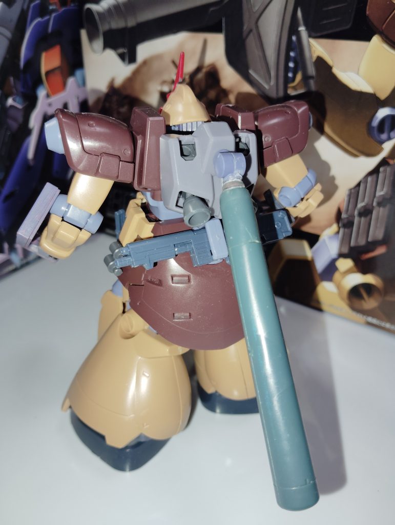 プロペラントタンクを装備して活動時間の確保やバックパック自体を強力なものにするなど、もはやトローペンである意味が無いこの機体にジオンの技術者連中はトローペンR-1と名付けた。