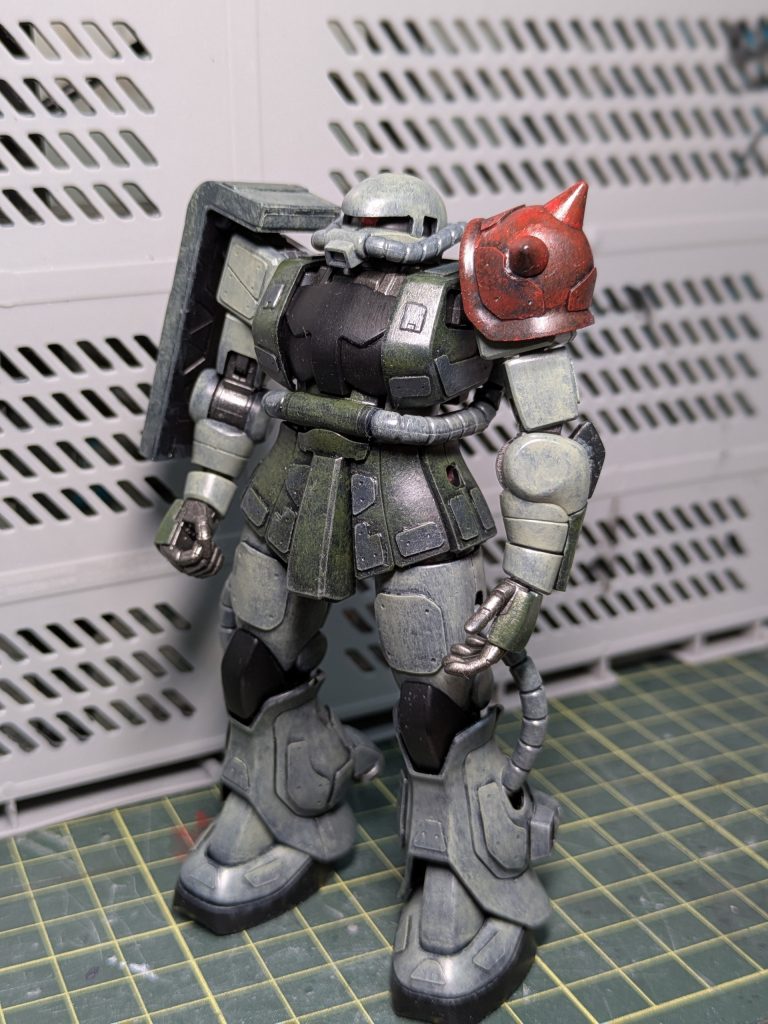 今回「多色重ね塗り」に挑戦という事で、黒サフ(筆塗り)の後、2色重ね塗りをしました。グレー部　軍艦色(2)→RLM02グレー濃緑部　ダークグリーン→カーキグリーン→ダークグリーンレッドショルダー部　あずき色→ハーマンレッド