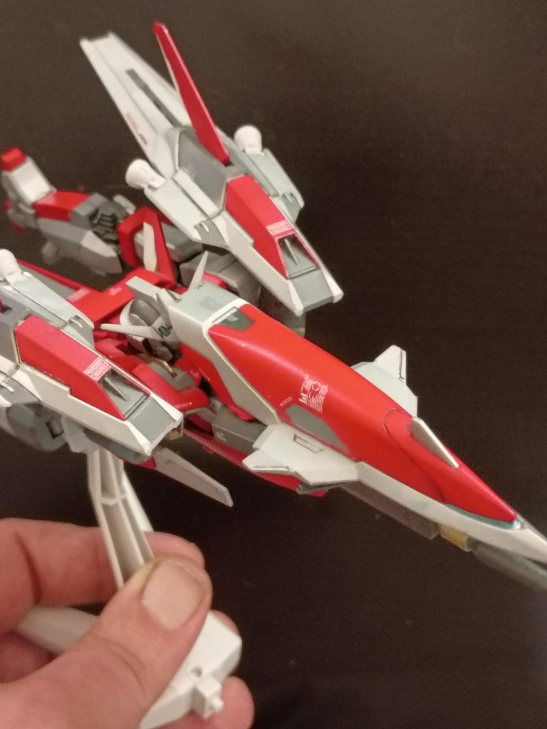 改造に関しては、基本的なキットにはほとんど手を加えておらず、パネルラインをいくつか彫り込んだ程度です。