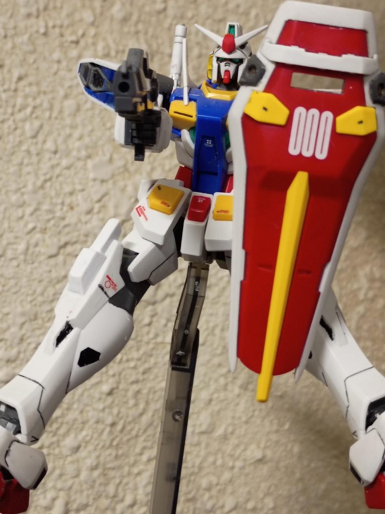 型番がGN-000なので、シールドに「0」のデカールを3枚貼りました。