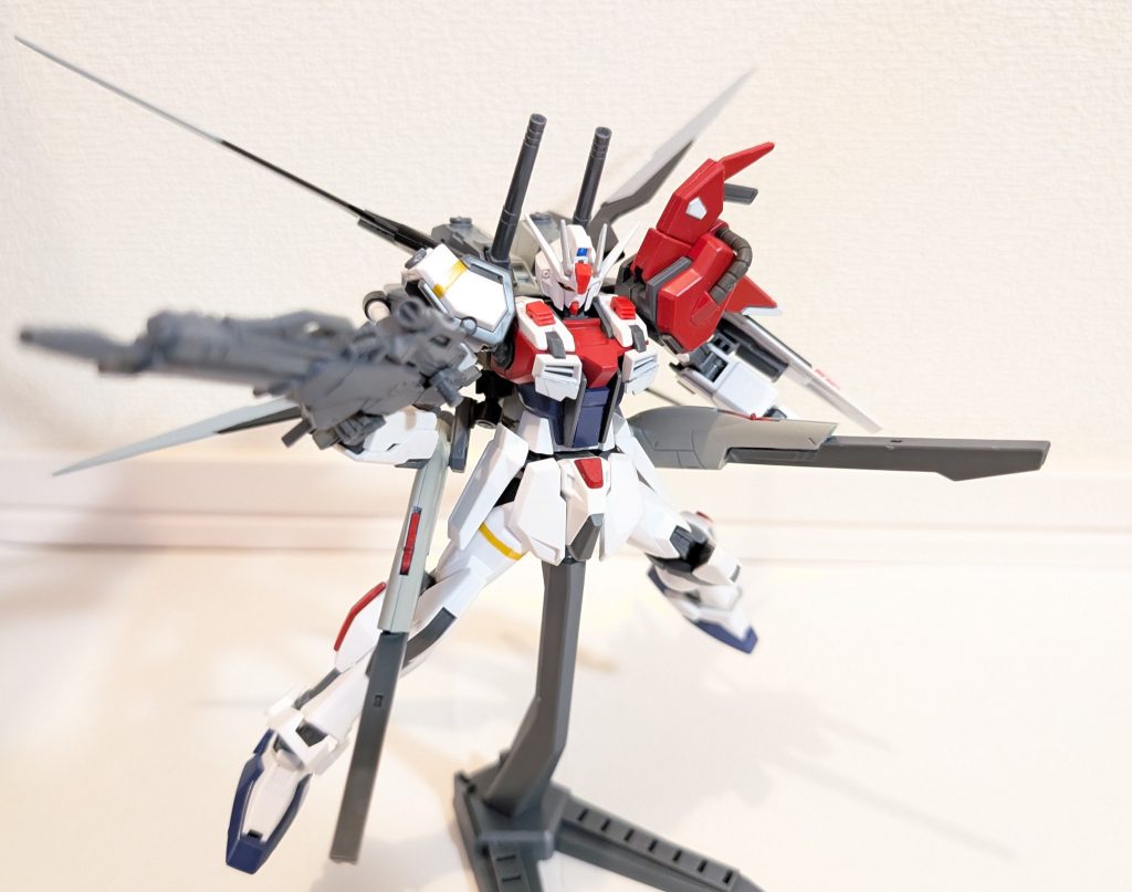 インジャ弐式のフォランテスが好きで、X字に広がるバックパックを作成しました。赤色の本体にグレーのバックパックの組み合わせも好きです。こいつはどちらかというと白ですが…