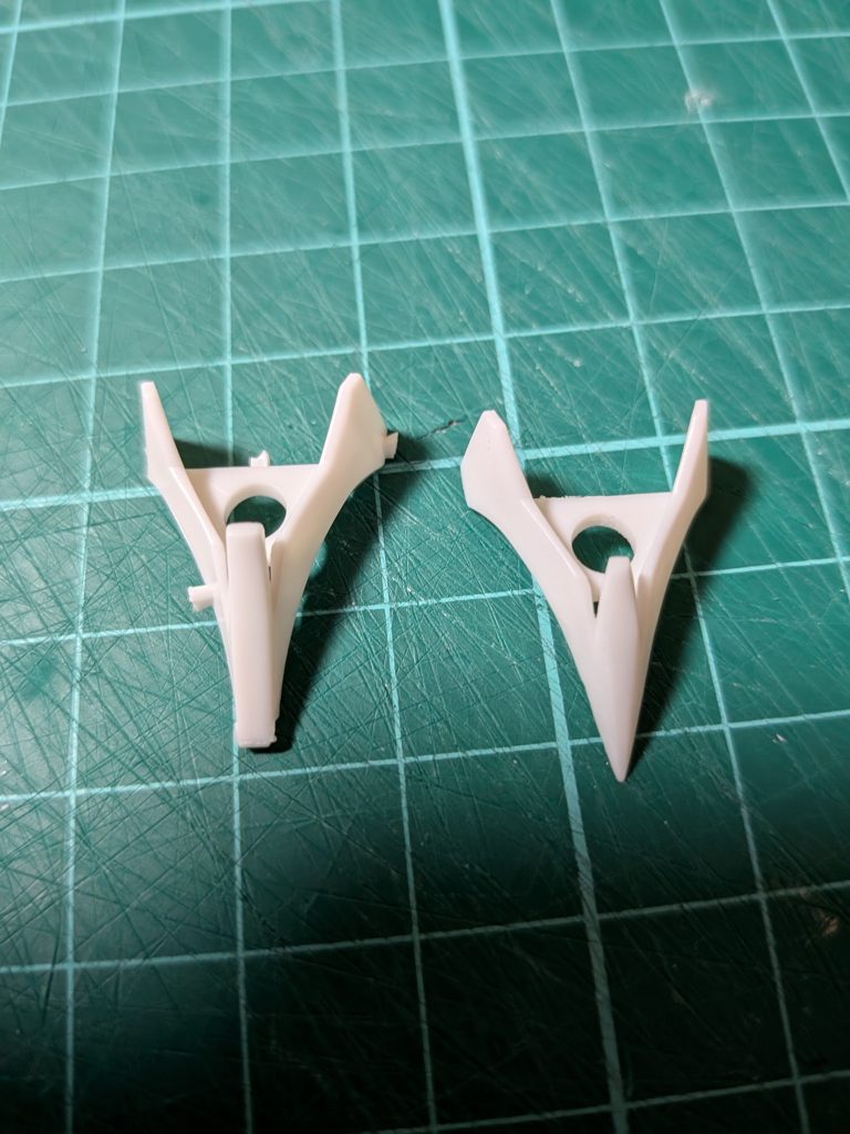 顎先を削り、シャープで少し悪い感じにしてみました。