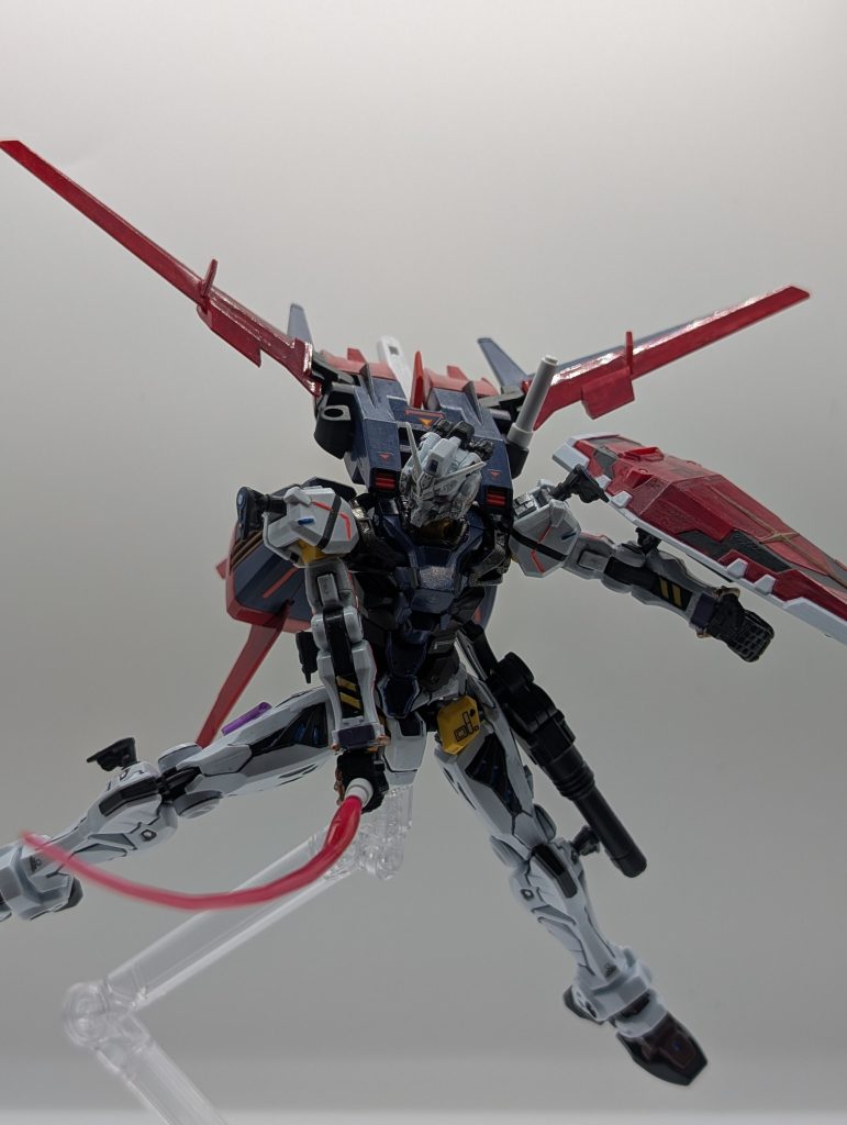 ビームサーベルプレミアムバンダイのRGガンダム2.0用のパーツセットの湾曲したサーベルエフェクトを見本に作成しました。