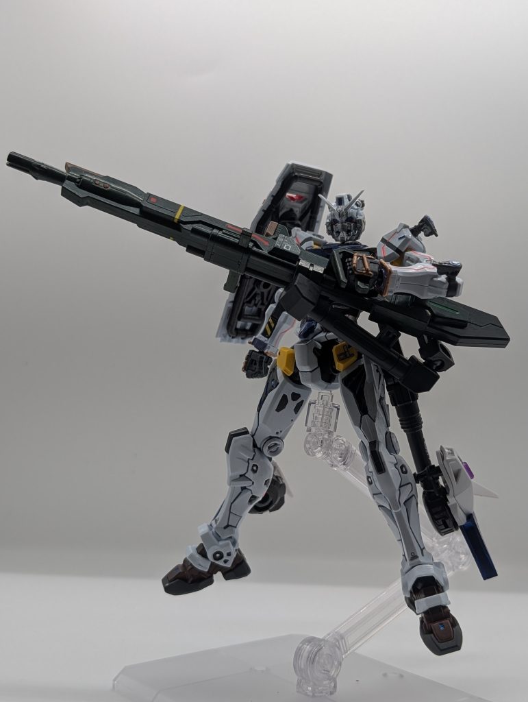 ランチャーストライカー装備基本的にソードと同じです。肩のシールドの位置だけ変更してます。