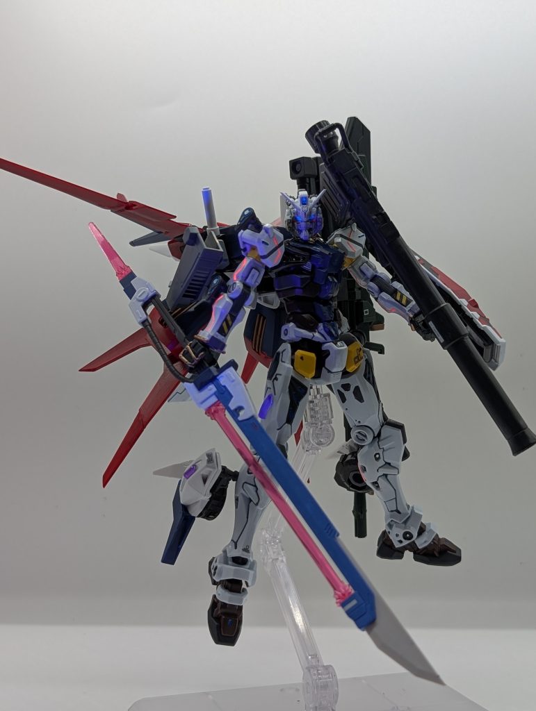 最後までご覧頂きありがとうございました。去年から作り始め、白いガンダムで何か作れたら…と考えていたので間に合って良かったです。