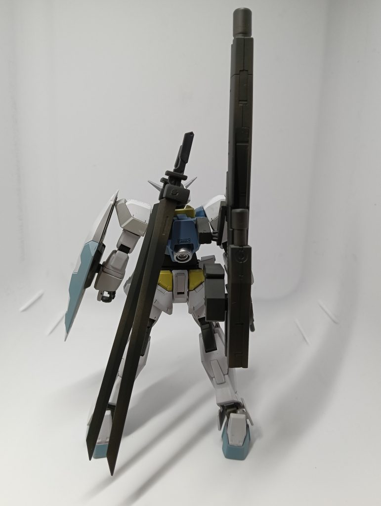 背面はこんな感じです背中の武器は境界戦機のオプションパーツを使ってます。安売りされてたのでつい買ってしまった...ｗ