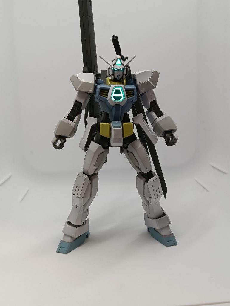 蛍光塗料を塗っているのでセンサー類が発光します。なんかいつもより光ってる気がするここからはポージングをしていきます。