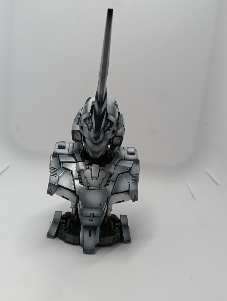 外装を取り付けるとこんな感じになります。