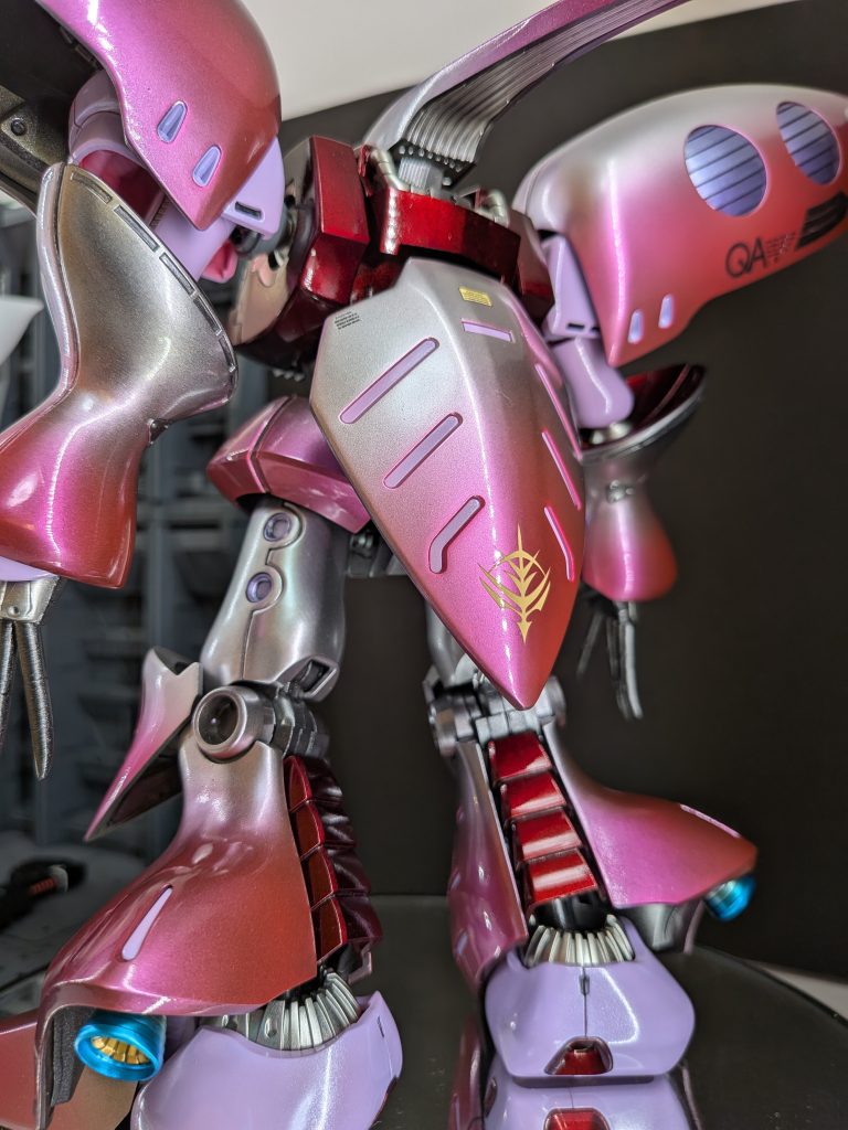 バックショット✨今回はふくらはぎ部分にバーニアを追加して、スカスカ感を解消してみました。焼き色表現したんですが、青にしか見えなくて残念です😨外装はコンパウンドで軽く磨いてしっとりツヤツヤにしています。