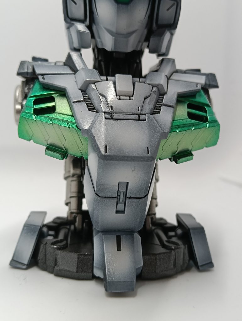 こんな感じでブラックライト無しでも発光しているように見えます...見えますよね？という訳でメカニカルバストDXのユニコーンガンダムでしたが、いかがでしたでしょうか。今回は親に見せたら「グラデーションがキツい」と言われてしまったんですが、個人的にはきついグラデーションの方が好みですｗそこは個人差なんですかね？ｗでも薄めのグラデーションにも憧れるのでそっちにもチャレンジして行きたいです。最後までお読みいただきありがとうございました。