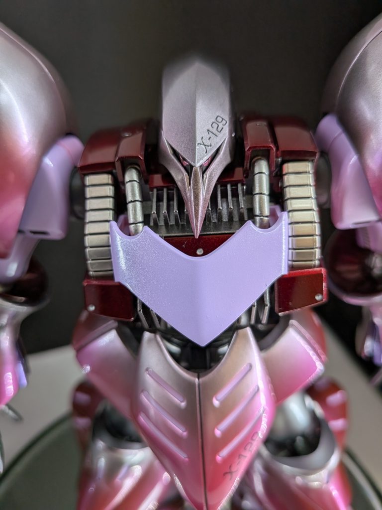 正面から撮影。顎先を削り、尖らせたことで、ちょい悪者顔になりました😊