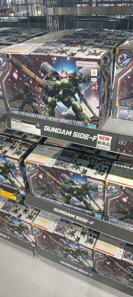 作品名：サイドFで塗料だけ買って帰る拷問<p>明鏡止水の境地に至らねば屈するところだった</p>
