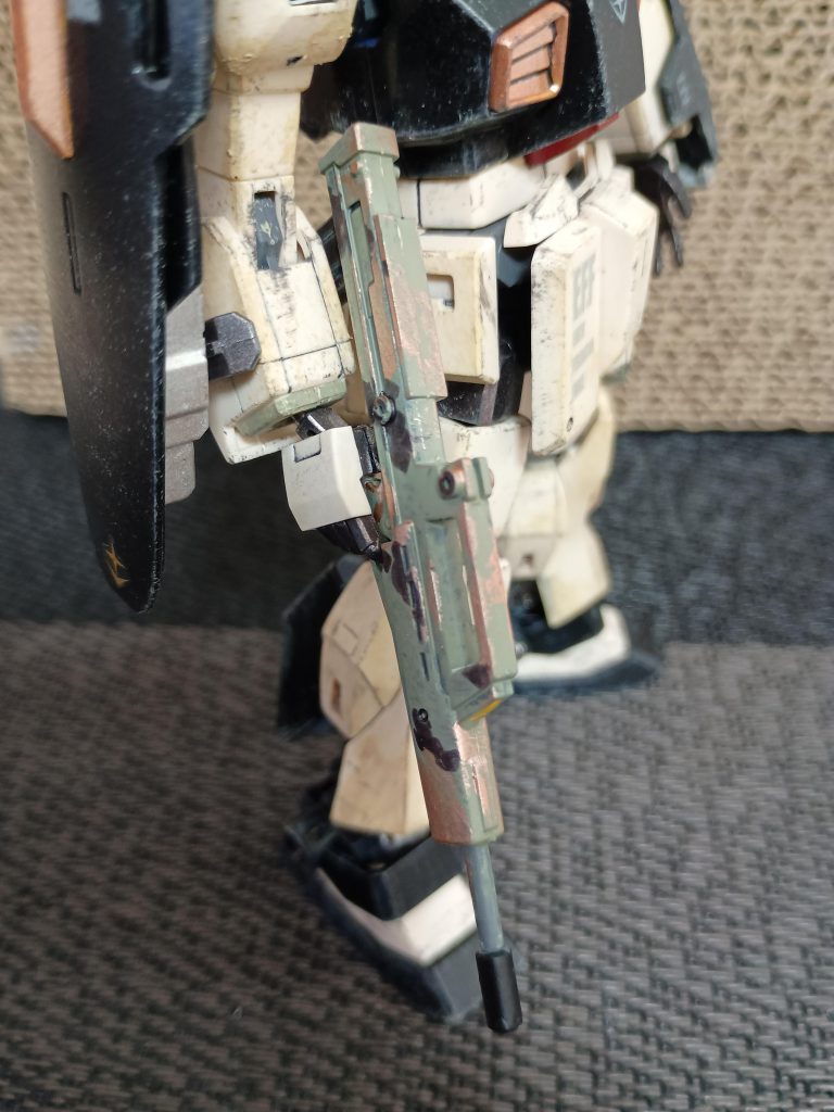 銃器は迷彩塗装してみました。