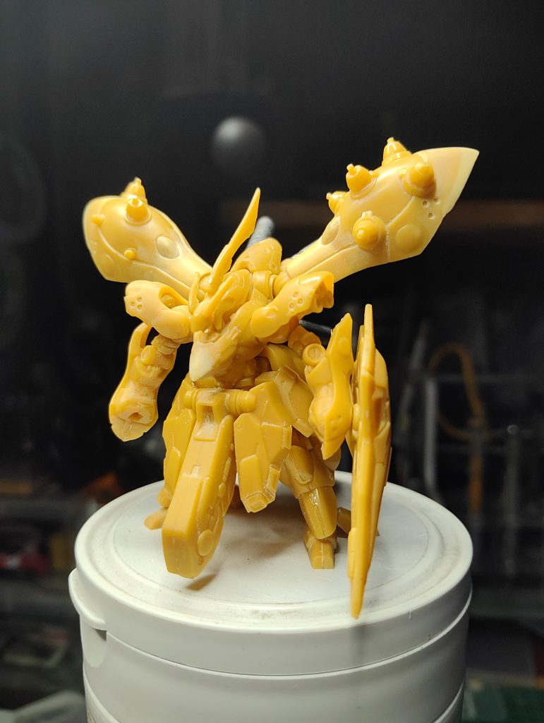 修正ポイント①背部バインダーの延長及びバーニア増設②ボディ先端の形状修正③プロペラントタンクを別パーツに変更④足開きを変更