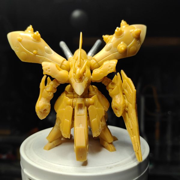 改修箇所は、①背バインダーの延長②ボディ先端の形状③足の開き調整④プロペラントタンクの形状修正です。&nbsp;（5枚目）