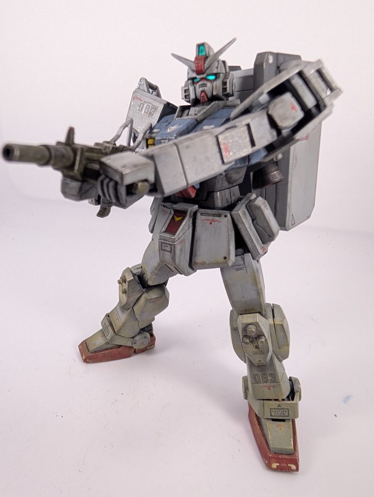 最近は家電量販店でガンプラが割りとたくさん並んでますが大抵は【なんちゃらガンダム】や【ガンダムなんちゃら】とかのガンダムのバリエーションばっかし…なかなか手に入らない一年戦争時のジオン軍のMSが欲しいのに(zaku-kao4)あ、リバイブ版のシャア専用ザクはよく棚に並んでますね（笑）買いましたけど(zaku-kao4)【ビルドファイターズトライ】で見た【Gミューズ】みたいな店がないかなぁ（笑）