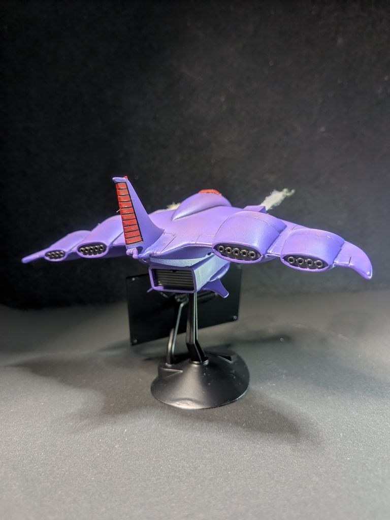 演出を加えた理由は2つ①ドップが発進口より大きいため遠近感をもたせないと不自然である。②台座の「ガウ攻撃空母」の文字を塗る自信がなかったのでガルマで隠した。以上ですw