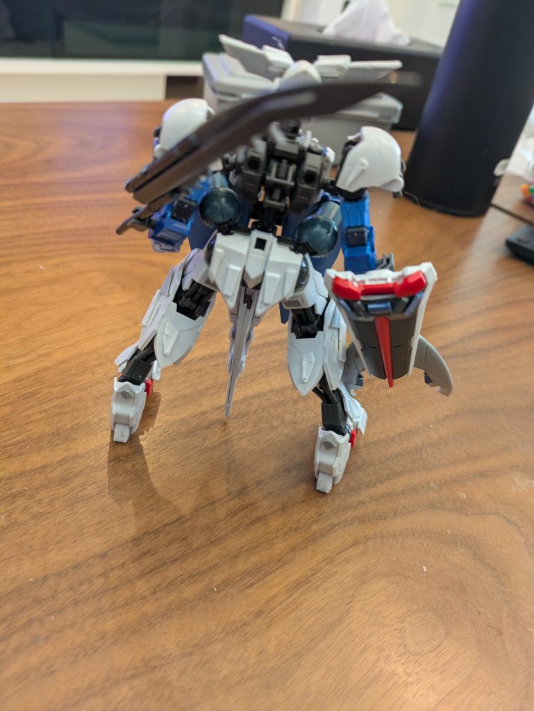 背面です裏から見るとバルバトスのまんまですね。