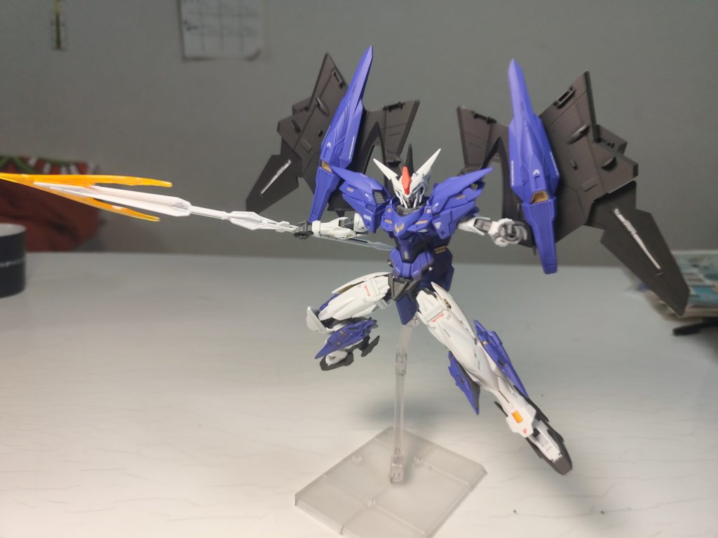 ボディパーツは余剰だと勘違いし、ランナーごと捨ててしまい、MAへの変形が困難（面倒くさいw）となってしまいました。