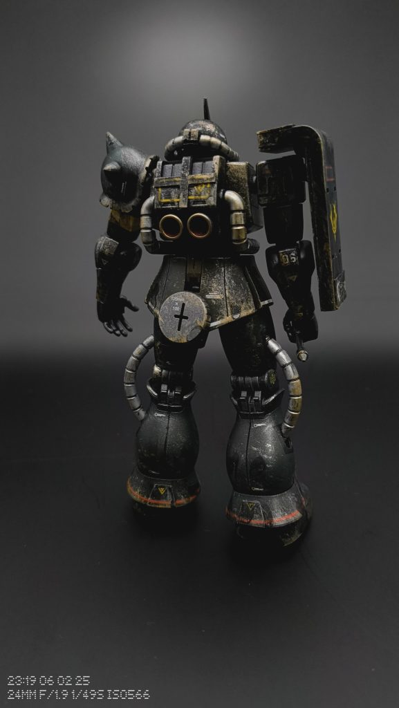 成形色なんですよなんでウェザリングしてみたかって。デカールも始めてで破れちゃったんですよねぇうわどうしよって思って調べてたらウェザリング出てきて「どうせ汚いならあえて汚してしまえば、、、！」そんな苦いウェザリングデビューでございやした今度ウェザリングリベンジしてみたいなぁ