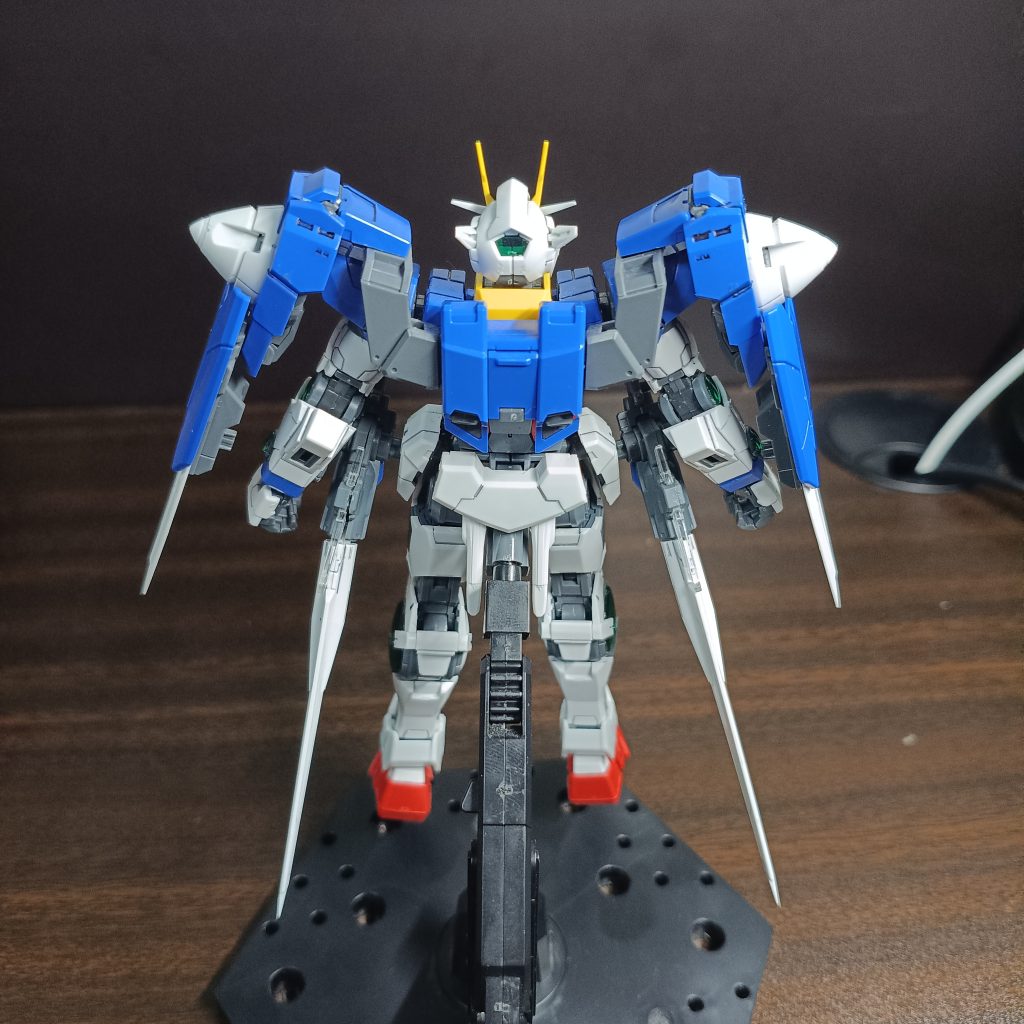 プロポーションとかはRGなので良いですね。