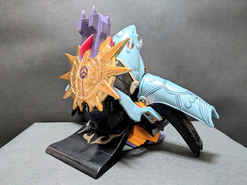 背面。金メッキが美しい黒星砲を装備。驚くことに剥げはほとんど無く、くすみがところどころという感じでクリーンアップしただけでほぼ手を加えていません。縁周りのシールも欠落していましたが敢えて塗らずにメッキを生かしました。感謝！感謝！