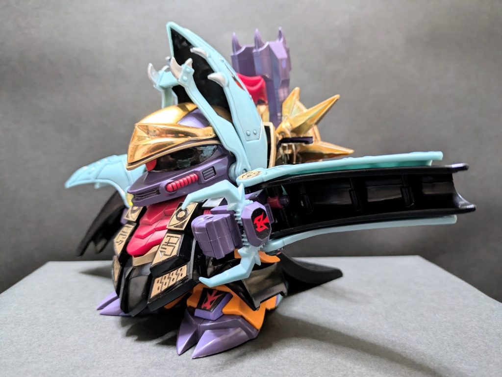 左腕のガンドリオは歯車式に開閉！！