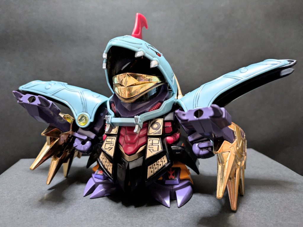 バトルモード黒星砲を両腕に装備した戦闘形態。BB戦士キットは弾丸を発射できますが元祖SDはモールドのみ。