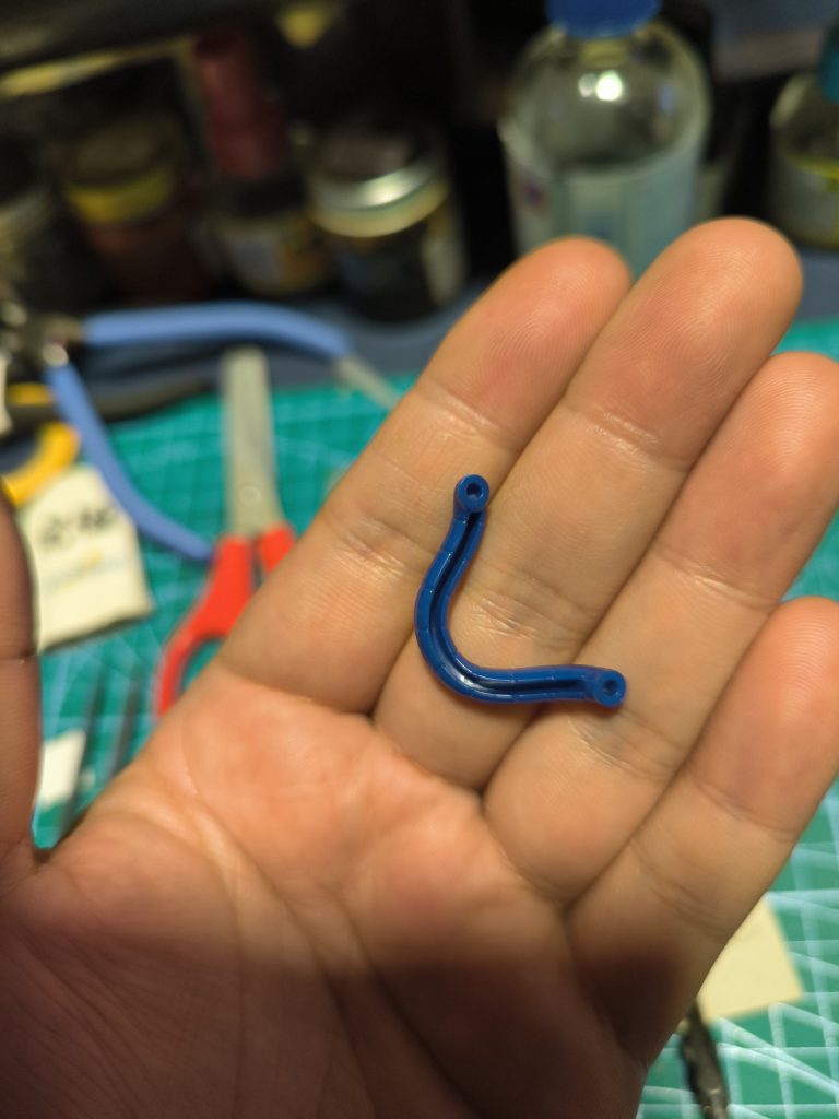 作品名：コレを塗装する時のいい方法無いかなぁ…<p>両面テープだと塗料吹き付けた時にポロしそうで…どないしょ(￣▽￣;)</p>
