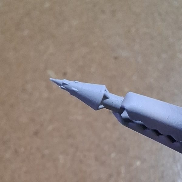 のんびり塗装中。リアスカート裏のファンネルミサイルもキレイに成形出来てるな！ヨシ！（3枚目）