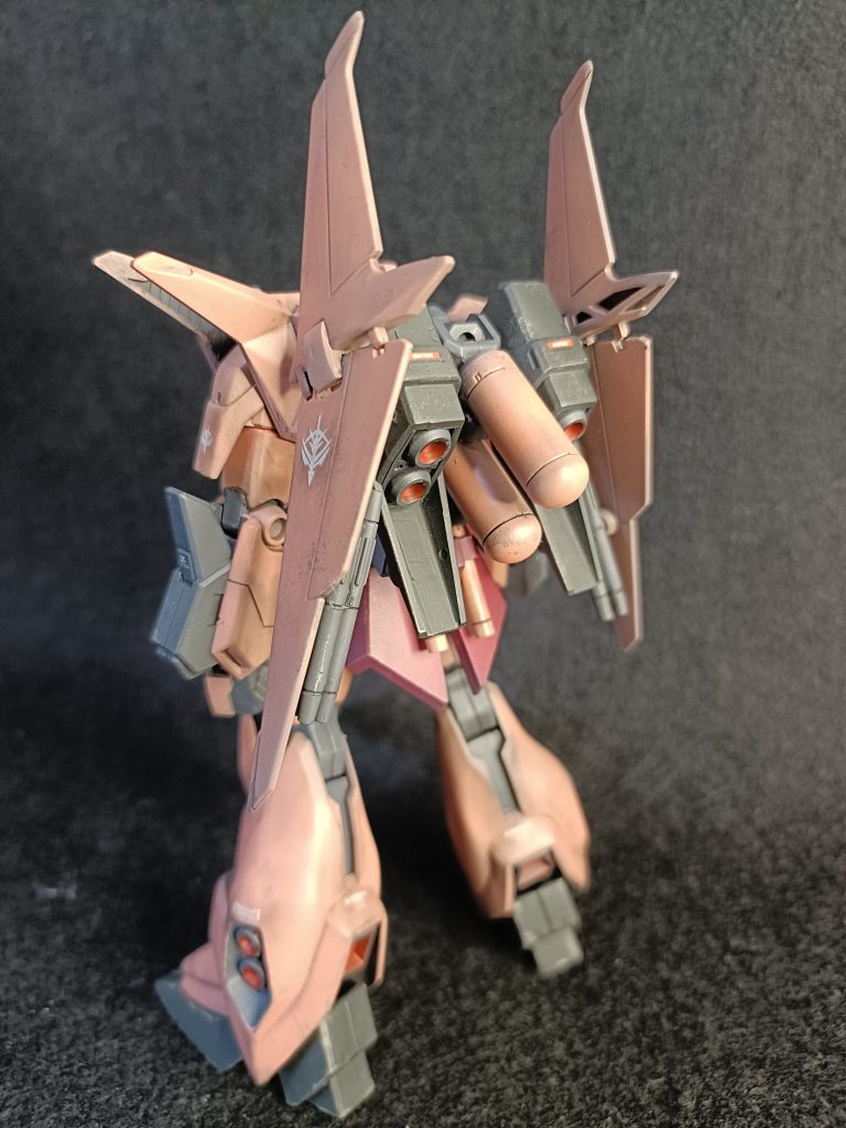 背面。ほぼバウですね。