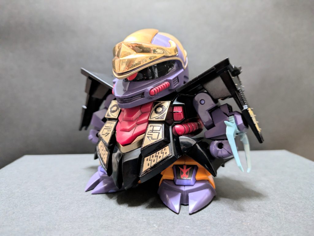 軽武装モード闇の鎧を解き、両肩に大暗黒幻砲の台座を取り付けるだけですが、これはこれで迫力がある…。