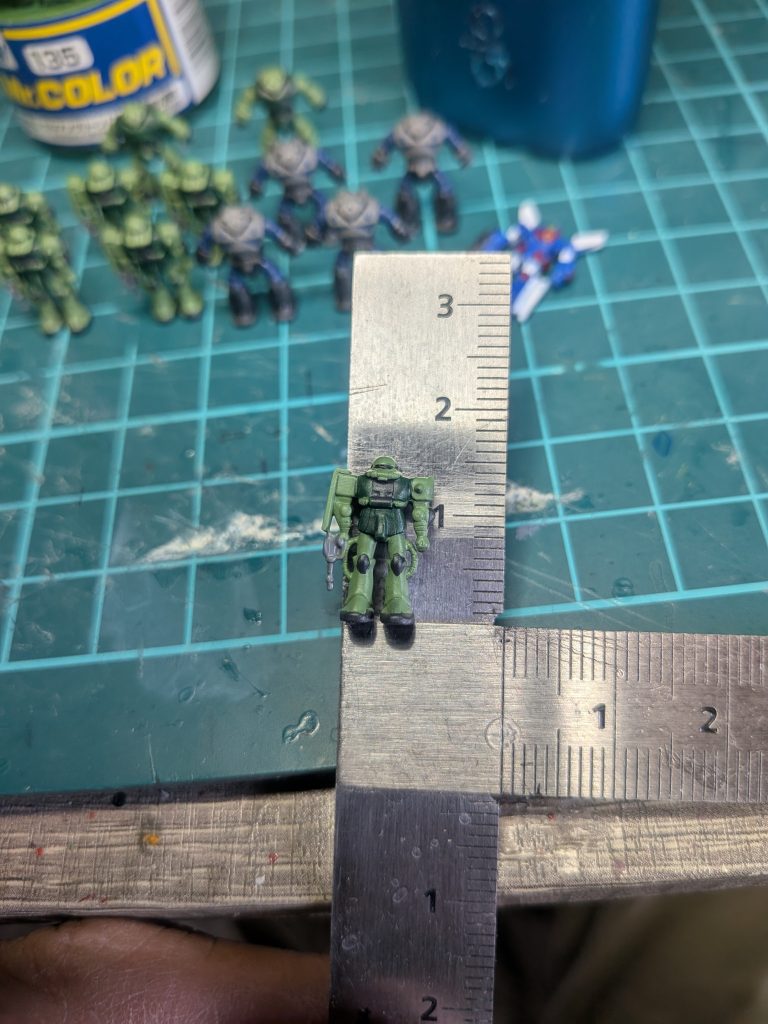 ガウ攻撃空母に付属のモビルスーツを塗るのが超面倒!1.5cmは老眼には至難の業💦