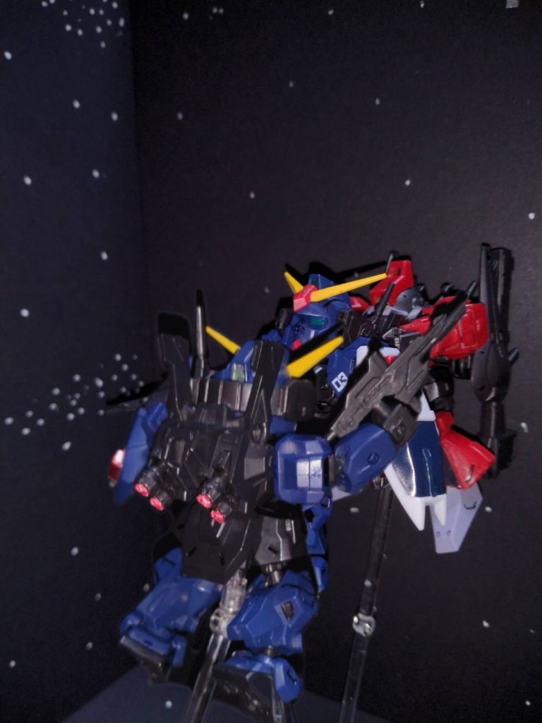 「気を静めんるだ、カミーユ君。」「うるさいよ!離してくれー。」「カミーユ・ビダンやめなさい!男のヒステリーはみっともないわっ!」