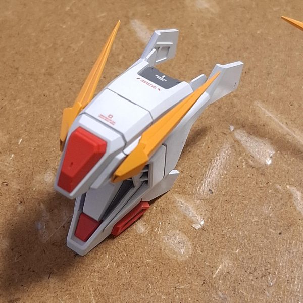 のんびり塗装中。リアスカート裏のファンネルミサイルもキレイに成形出来てるな！ヨシ！（2枚目）