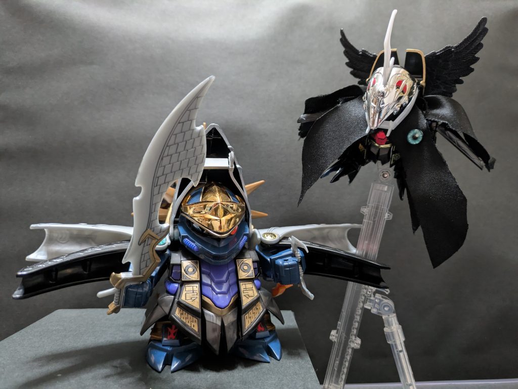 分身体設定の御二方。黒仔はアレンジしていますがサイズはBB戦士の等身のまま。こうして並べてみると同じ闇皇帝でも元祖SDとBB戦士ではここまでサイズ感が違うんですね。