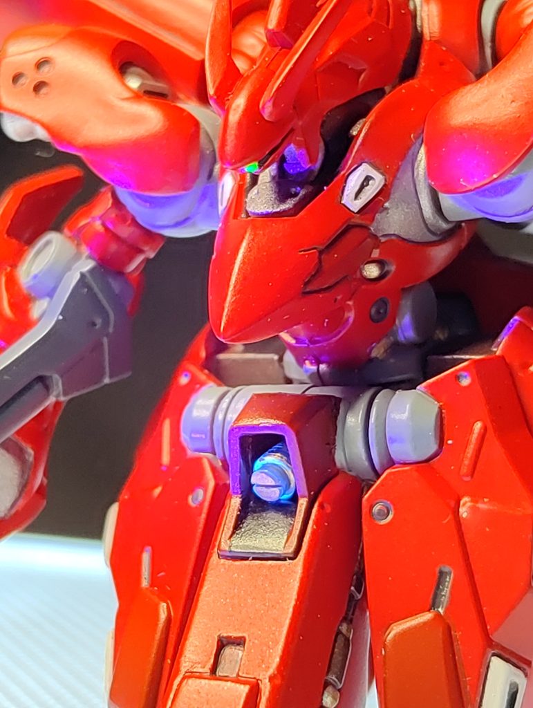 腰中央部はIフィールドジェネレーターをイメージしました（起動時に発光する設定です✨）