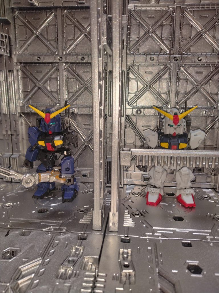 「ガンダムマークⅡの一機は投入しましょう。」「アストナージの方で色の塗り直しをしています。」「色?」「ティターンズカラーではお嫌でしょ?」