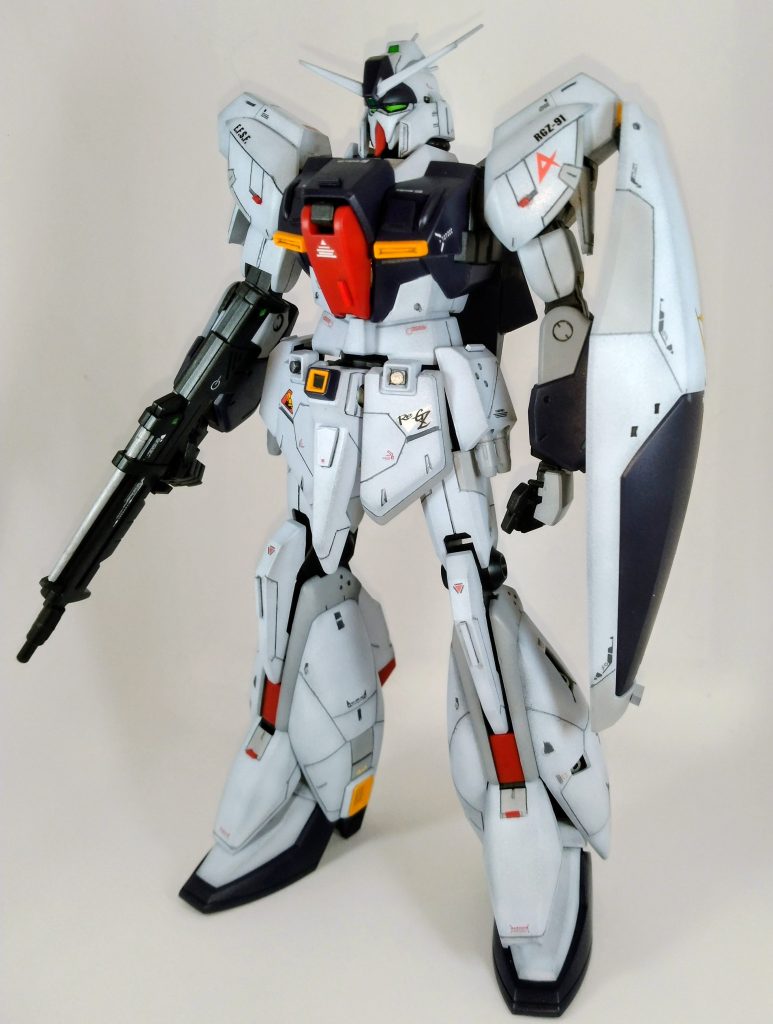 サイドF限定品ですが、元のキットは少し古めの構造です。合わせ目は段落ちモールドにしました。スジボリやプラチップでディテールアップしてます。アンテナはMGゼータの余りを切り貼りしました。