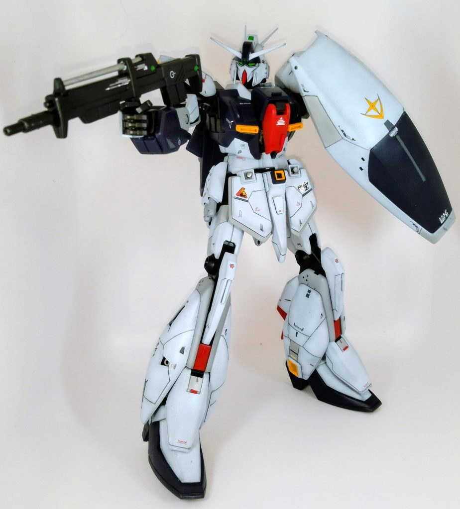 可動域が狭く、今風のポージングはあまりできません