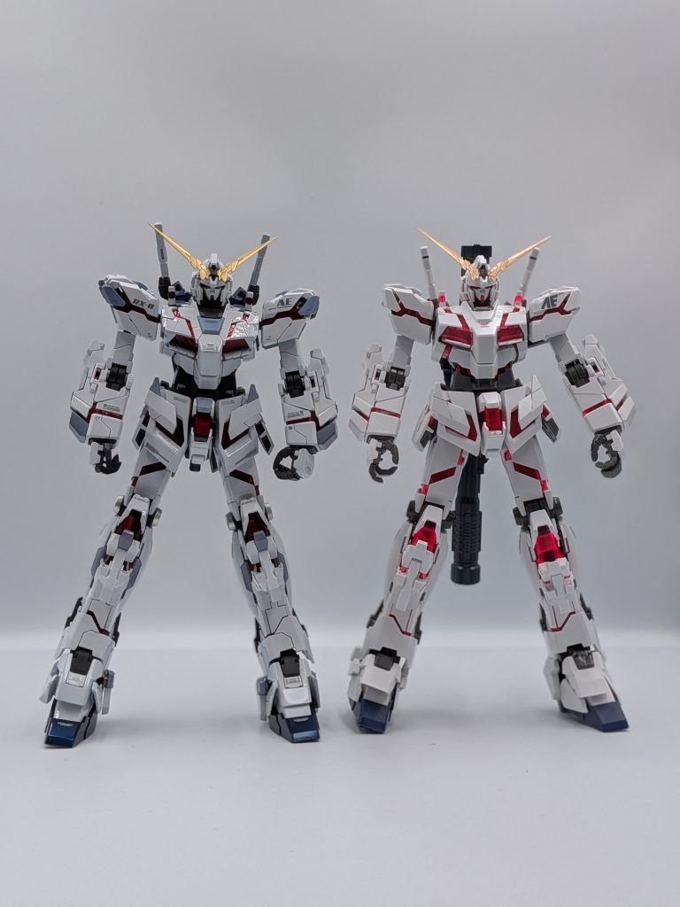 息子が作成した素組のユニコーンガンダムとの比較です相変わらず脚部が長く見えますが、素組みはフロントアーマー(前垂れ)が短いと感じていたので自分的には満足😆です
