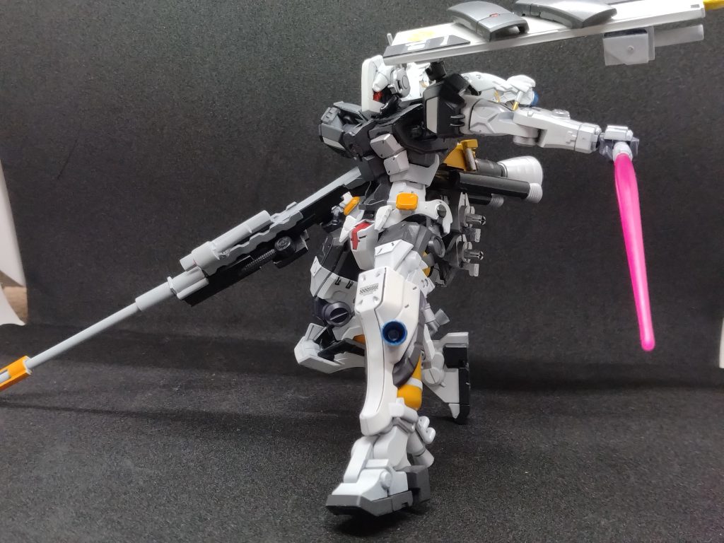 GQザクをベースにヅダを作る方はいてもゲルググベースで作る人はいないのでは？からスタート。盾の自作は慣れてたし、武器も自作でいけた