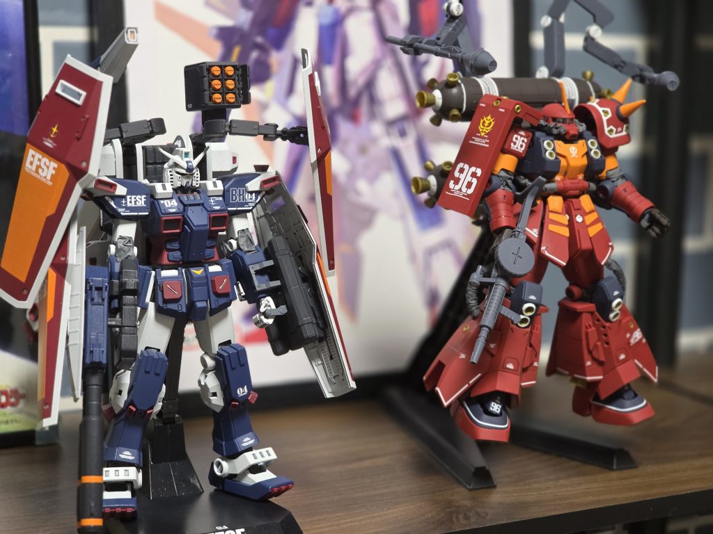 サイコザクと並べて1枚 見ていただきありがとうございました。今年からガンプラ初めて全塗装までなんとかこぎ着けました。2025年最後に自分的に満足できるものができてよかったです!今後も何か作りましたら投稿します!メリークリスマス!