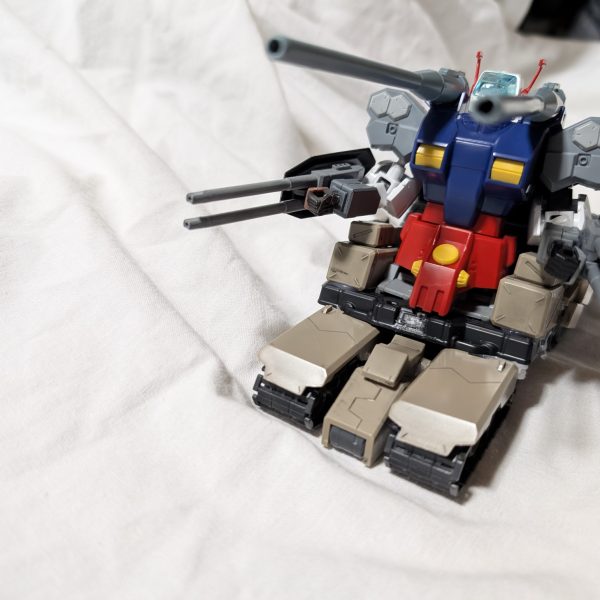 元旦なので、ガンタンクを作成、改造してみました。塗装が間に合わないので途中で投稿しました。（3枚目）