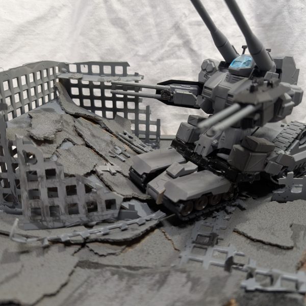 元旦にガンタンクを作ってみましたが、塗装が出来なかったのでしたが、塗装できる用になったので塗装しました。（2枚目）