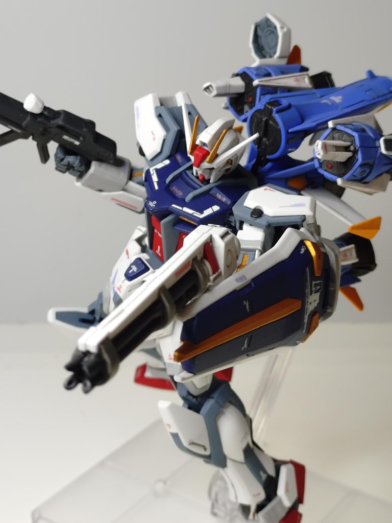 M58E4ガトリング機関砲パーツ付け替えで手持ちにもなりますが…これマガジンはどこにあるんだ?シルバーとレッドで部分塗装です。