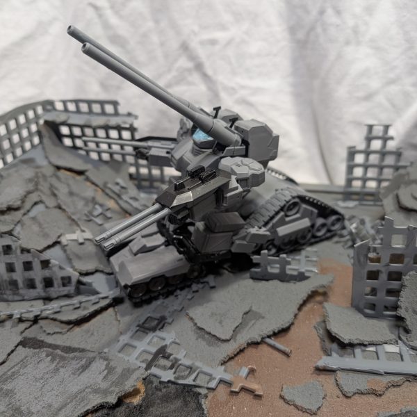 元旦にガンタンクを作ってみましたが、塗装が出来なかったのでしたが、塗装できる用になったので塗装しました。（3枚目）