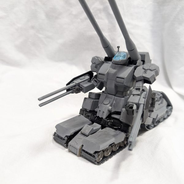 元旦にガンタンクを作ってみましたが、塗装が出来なかったのでしたが、塗装できる用になったので塗装しました。（6枚目）