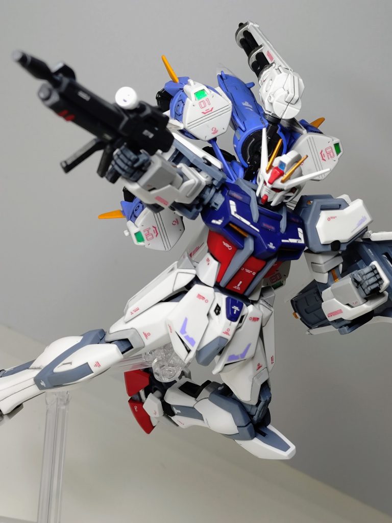 種撃ちポージングウイング等がないので横幅がなく、思った以上に迫力が出ない罠…ガンバレルにはなんとなく番号ふりました。ちなみにライフルのみ合わせ目を消しました。